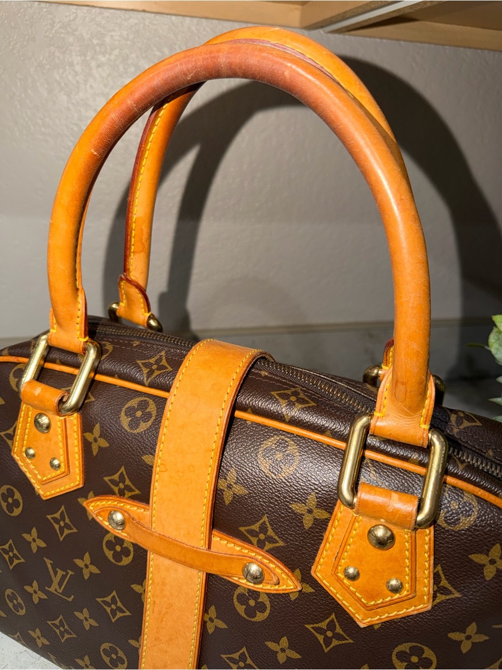 Authentic Louis Vuitton Manhattan GM - Picture 4 of 15